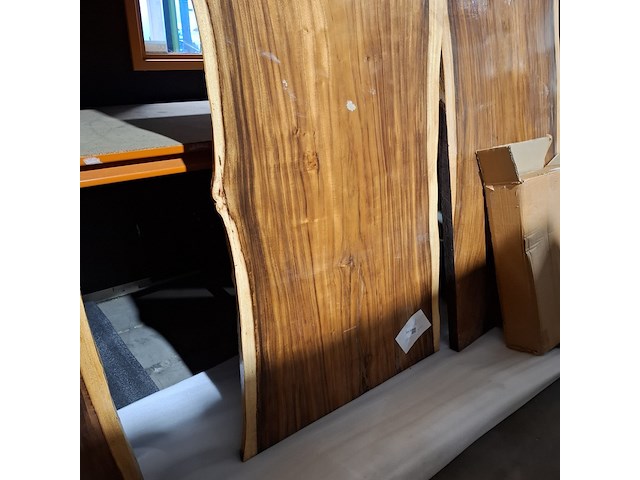 Suar/walnut wood tafel in epoxy 200x90, wood, 2025 - afbeelding 5 van  5