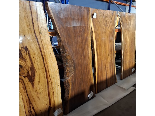 Suar/walnut wood tafel in epoxy 200x90, wood, 2025 - afbeelding 1 van  6