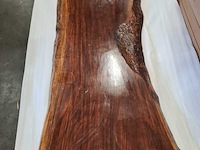 Suar/walnut wood tafel in epoxy 200x90, wood, 2025 - afbeelding 2 van  6