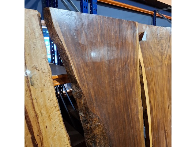 Suar/walnut wood tafel in epoxy 200x90, wood, 2025 - afbeelding 5 van  6