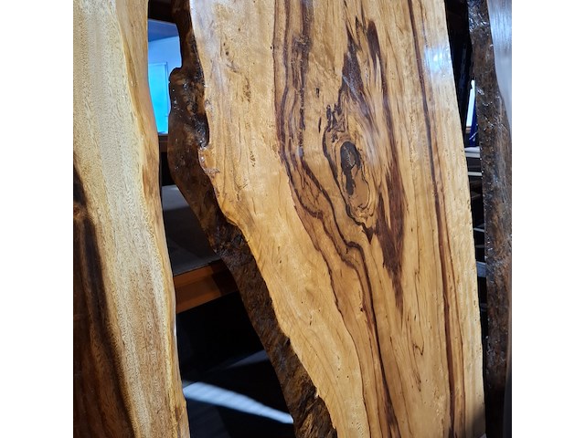 Suar/walnut wood tafel in epoxy 200x90, wood, 2025 - afbeelding 2 van  7