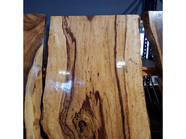 Suar/walnut wood tafel in epoxy 200x90, wood, 2025 - afbeelding 3 van  7