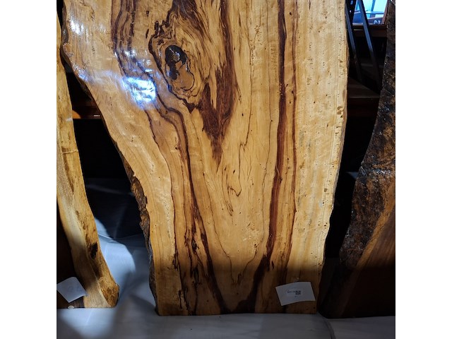 Suar/walnut wood tafel in epoxy 200x90, wood, 2025 - afbeelding 4 van  7