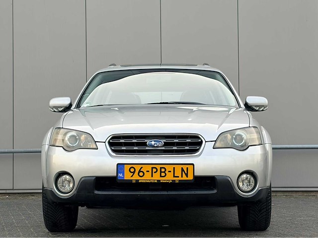 Subaru - 2004 - outback - personenauto - afbeelding 9 van  16