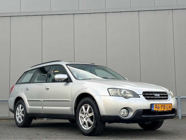Subaru - 2004 - outback - personenauto - afbeelding 10 van  16