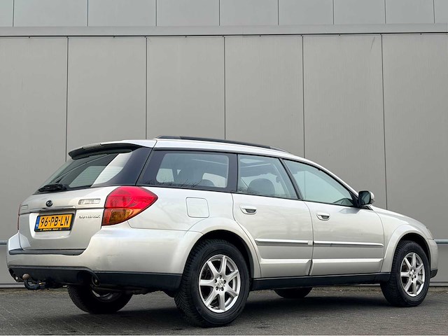 Subaru - 2004 - outback - personenauto - afbeelding 11 van  16