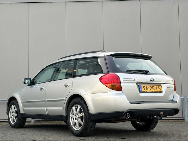 Subaru - 2004 - outback - personenauto - afbeelding 13 van  16