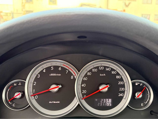 Subaru - 2004 - outback - personenauto - afbeelding 3 van  17
