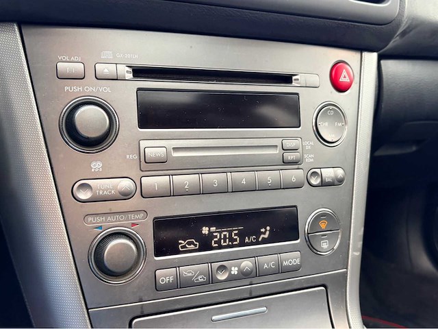 Subaru - 2004 - outback - personenauto - afbeelding 6 van  17