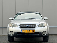 Subaru - 2004 - outback - personenauto - afbeelding 10 van  17