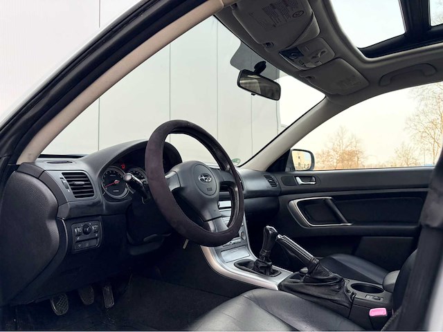 Subaru - 2004 - outback - personenauto - afbeelding 12 van  14