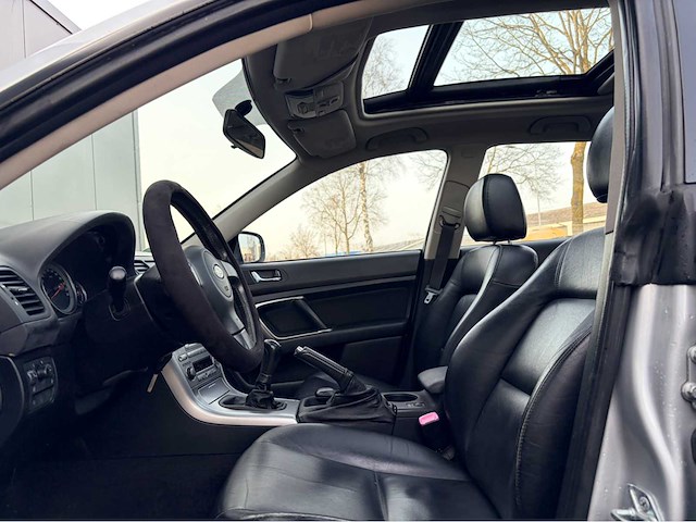 Subaru - 2004 - outback - personenauto - afbeelding 13 van  14