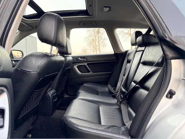 Subaru - 2004 - outback - personenauto - afbeelding 14 van  14