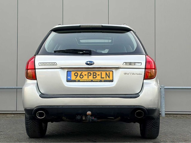 Subaru - 2004 - outback - personenauto - afbeelding 8 van  11