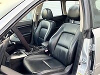 Subaru - 2004 - outback - personenauto - afbeelding 2 van  17
