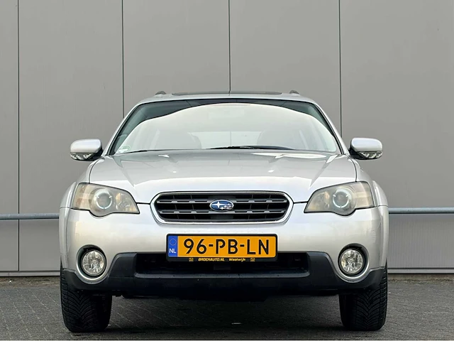Subaru - 2004 - outback - personenauto - afbeelding 10 van  17
