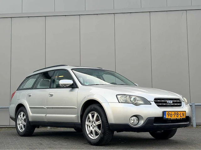 Subaru - 2004 - outback - personenauto - afbeelding 11 van  17