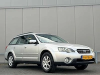 Subaru - 2004 - outback - personenauto - afbeelding 11 van  17