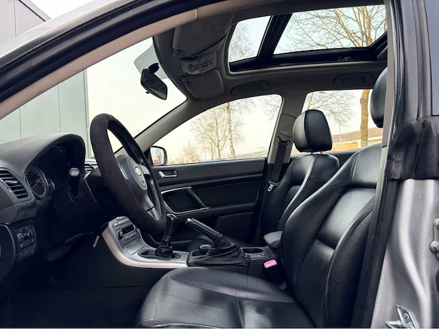 Subaru - 2004 - outback - personenauto - afbeelding 16 van  17