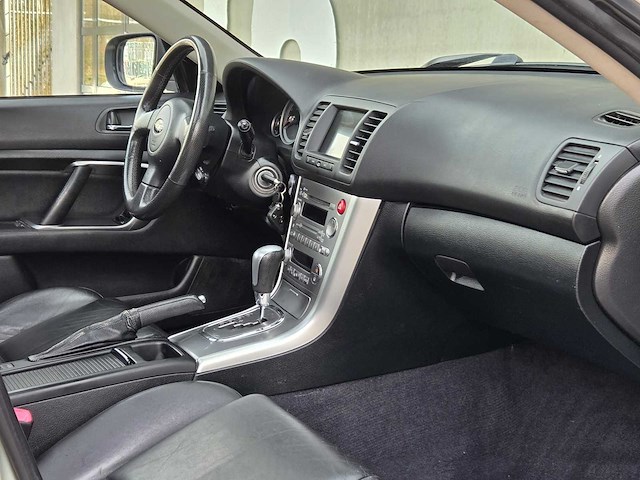 Subaru - 2005 - outback - 2.5i - 57-rb-vb - afbeelding 17 van  26