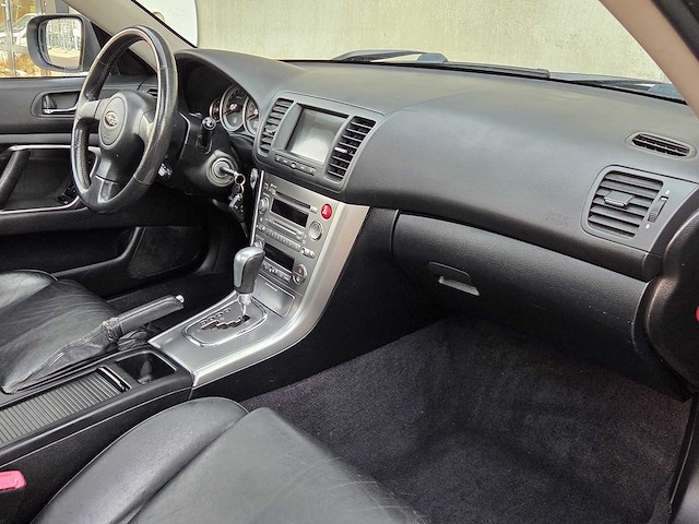 Subaru - 2005 - outback - 2.5i - 57-rb-vb - afbeelding 18 van  26