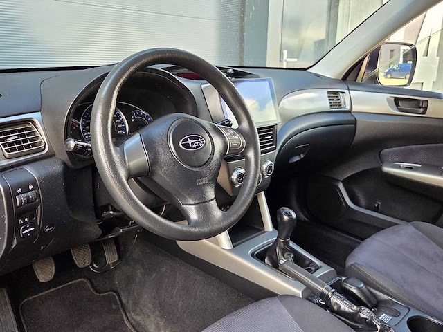 Subaru - forester - 2.0 comfort - 2010 - 96-kng-9 - personenauto - afbeelding 2 van  25