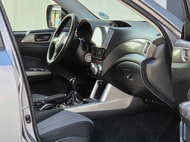 Subaru - forester - 2.0 comfort - 2010 - 96-kng-9 - personenauto - afbeelding 15 van  24