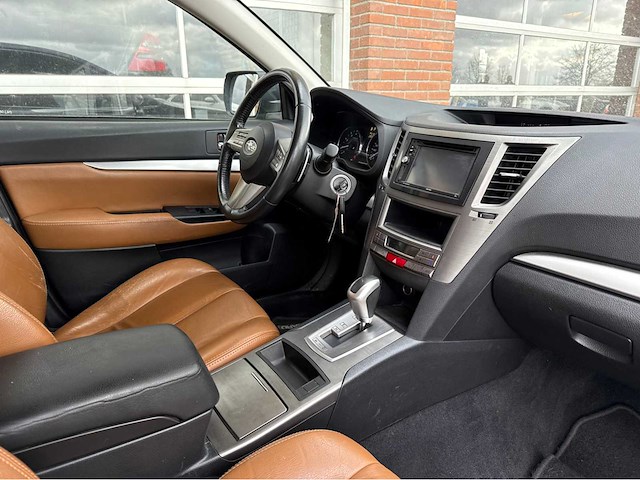 Subaru - legacy touring wagon - 2.0i luxury - personenauto - 2011 - afbeelding 3 van  16
