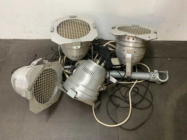 Subwooferboxen, led verlichting, snoerendoos - afbeelding 6 van  12