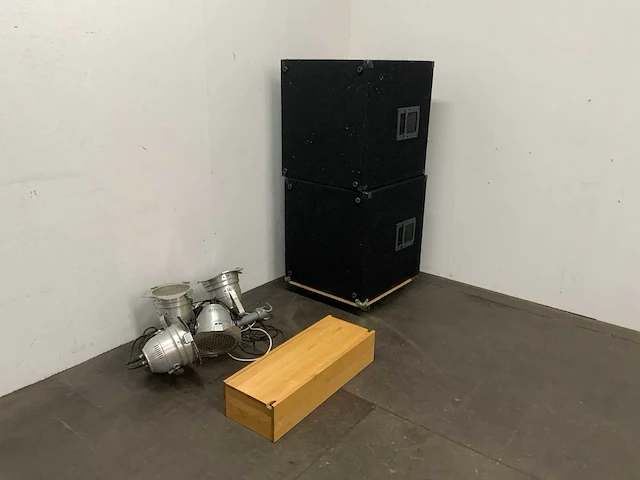 Subwooferboxen, led verlichting, snoerendoos - afbeelding 2 van  12