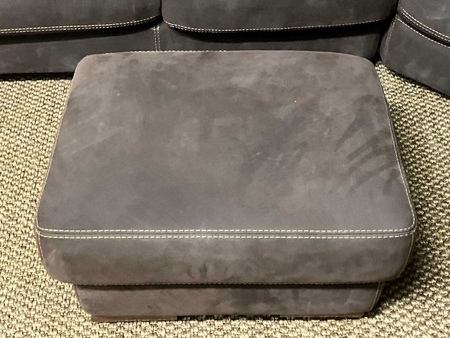 Suede hoekbank met hocker - afbeelding 2 van  14