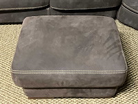 Suede hoekbank met hocker - afbeelding 2 van  14