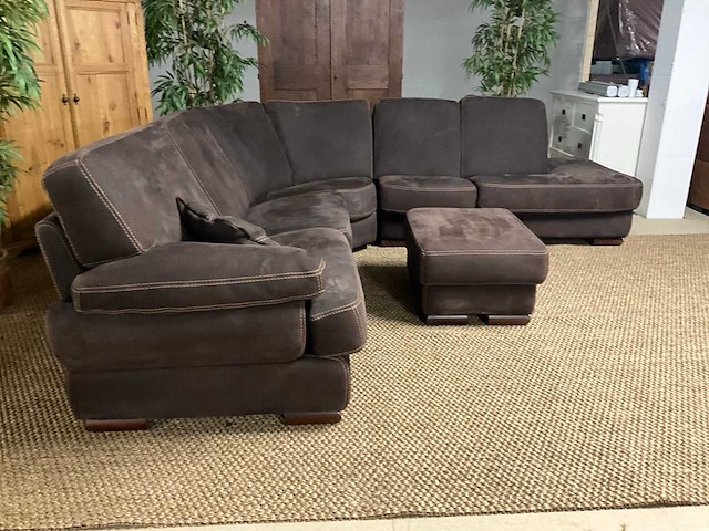 Suede hoekbank met hocker - afbeelding 4 van  14