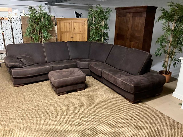 Suede hoekbank met hocker - afbeelding 9 van  14