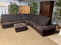 Suede hoekbank met hocker - afbeelding 10 van  14