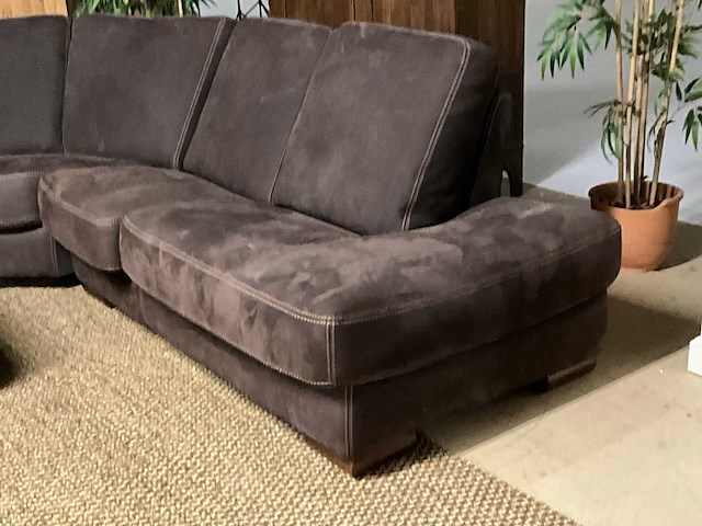 Suede hoekbank met hocker - afbeelding 12 van  14