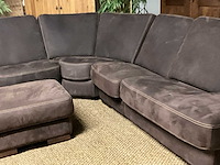 Suede hoekbank met hocker - afbeelding 13 van  14