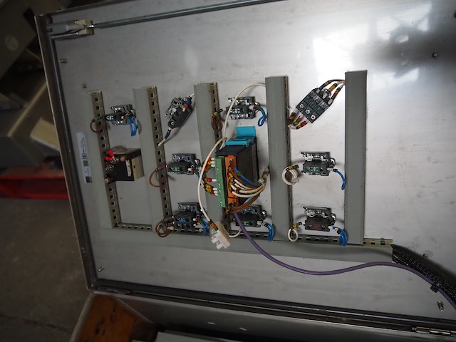 Sugden ltd - afbeelding 9 van  18