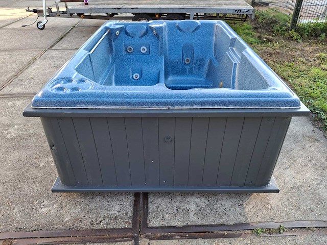 Sunbelt 3 persoons jacuzzi en buitenspa - afbeelding 14 van  21