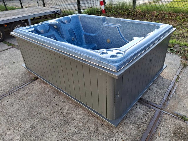 Sunbelt 3 persoons jacuzzi en buitenspa - afbeelding 15 van  21