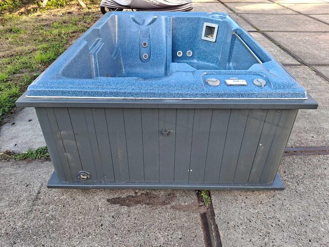 Sunbelt 3 persoons jacuzzi en buitenspa - afbeelding 9 van  19