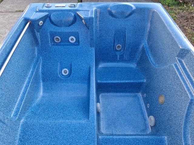 Sunbelt 3 persoons jacuzzi en buitenspa - afbeelding 9 van  18