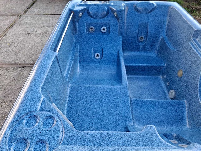 Sunbelt 3 persoons jacuzzi en buitenspa - afbeelding 10 van  18