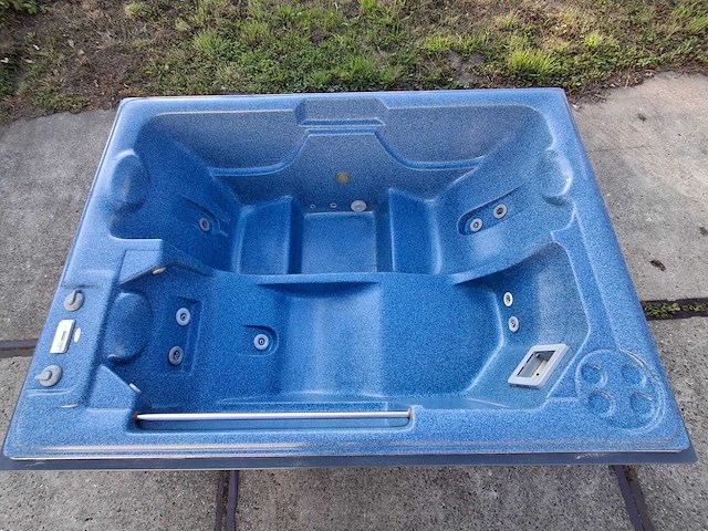 Sunbelt 3 persoons jacuzzi en buitenspa - afbeelding 1 van  18