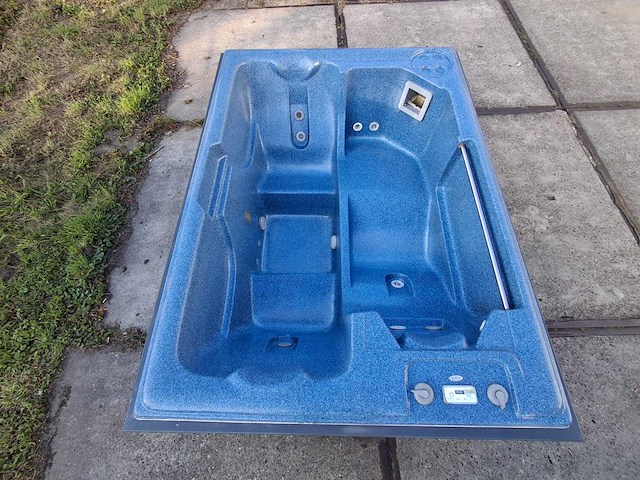 Sunbelt 3 persoons jacuzzi en buitenspa - afbeelding 2 van  18
