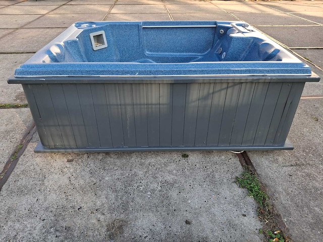 Sunbelt 3 persoons jacuzzi en buitenspa - afbeelding 10 van  18