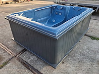 Sunbelt 3 persoons jacuzzi en buitenspa - afbeelding 12 van  18