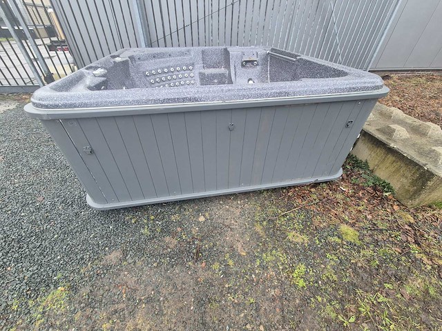 Sunbelt spa 7 persoons jacuzzi en buitenspa - afbeelding 3 van  14