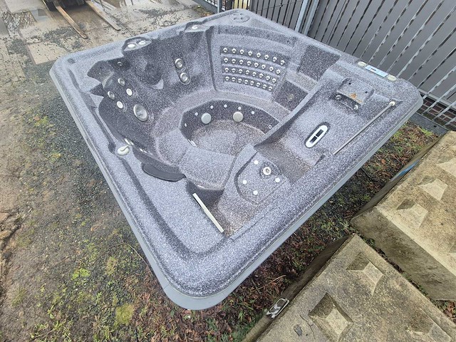 Sunbelt spa 7 persoons jacuzzi en buitenspa - afbeelding 14 van  14