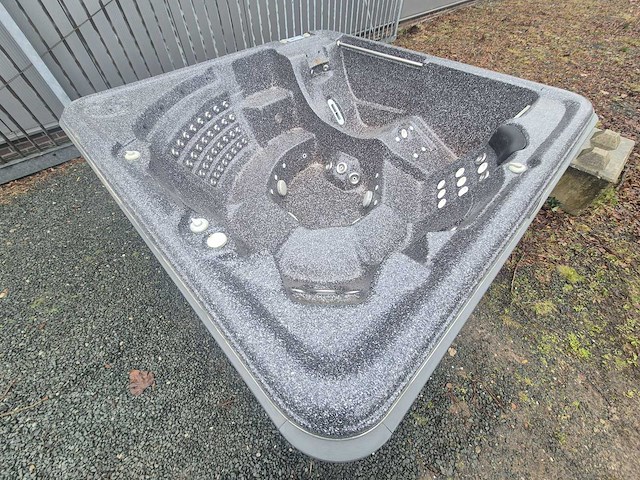 Sunbelt spa 7 persoons jacuzzi en buitenspa - afbeelding 3 van  3